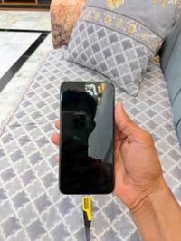 11برو ماكس جهاز مبدل بي بطاريه وكاله ومكسور ضهر مثل ما موضح بصوره وفيس...
