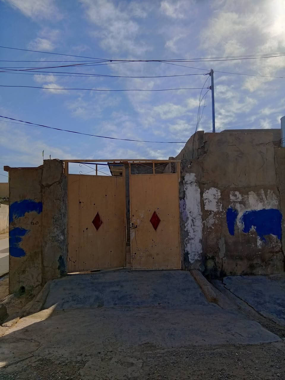 بيت زراعي للبيع ركن .. قرب بيت جاسم زنكنه القديم 
او خلف مدرسة الاماني 
خدمات كامل مكمل 
المساحة الكلية 152 متر 
البناء الحالي 120 متر 
واجهة 6 متر 
سقف البيت سندويچ 
بناء قديم البناء من سنة 2010
السعر 25 مليون قابل للتفاوض
***********
