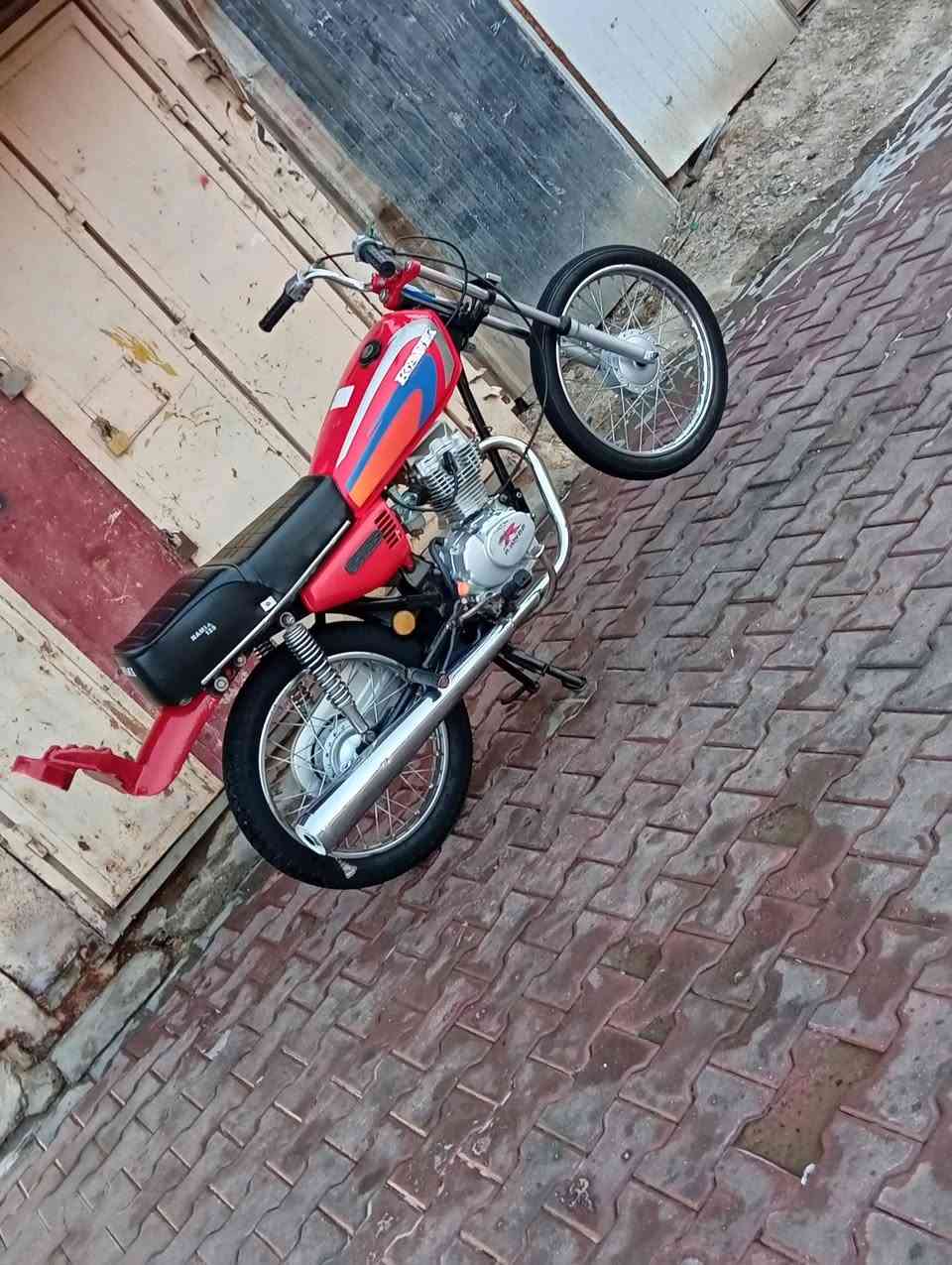 رقم فقط • بدون تفاصيل • اعلان فارغ