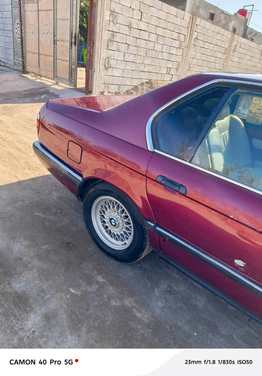 السلام عليكم BMW 735   السيارة أصل مديل 1989
رقم بغداد سنوية لل 27 السيارة مكينة وكير شرط 
تنتة شغالة غرفة كلش نضيفة كهربائيات وضع الشركة لا ترهيم ولا تلزيگ 
نقصها حدادة وتبريد فقط مكان السارة بصرة 
السعر 43 ولشراي يدلل 
***********   بي واتساب
