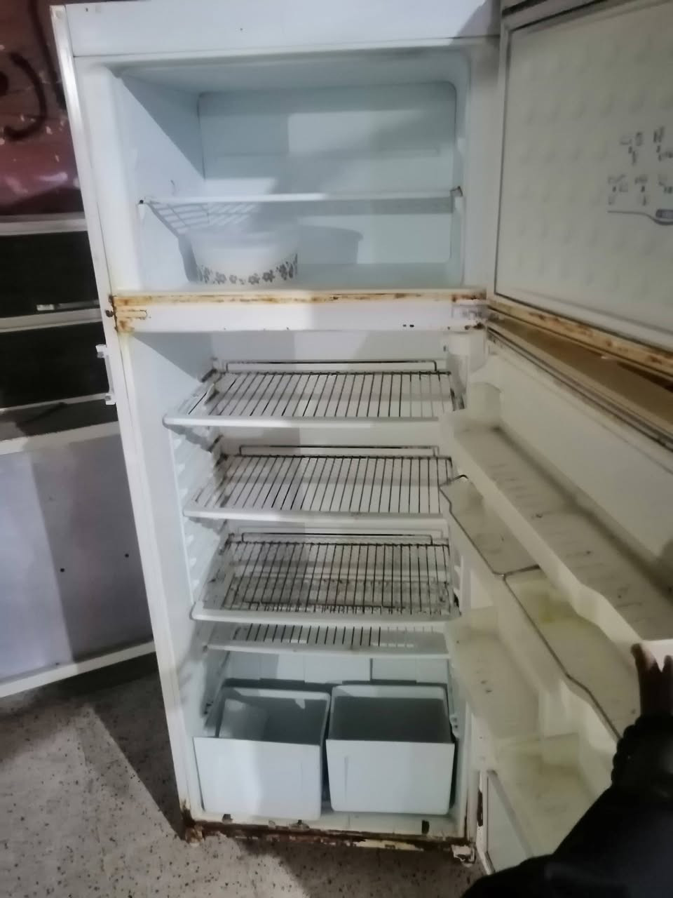 ثلاجه فزيتال شرط الشغل وثلجها بيها *********** ***********
