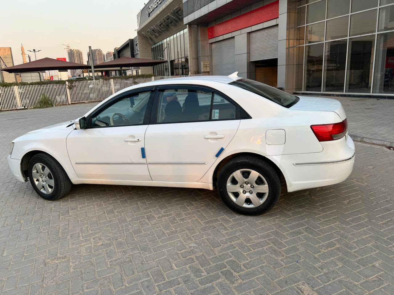 السلام عليكم
هيونداي سوناتا 2010 خليجي لون ابيض 
رقم دهوك انكليزي تحويل مباشر 
مكينه 2400 المرغوب 
مكينه وكير كفاله 
تبريد تدفئه شغال وبحاله جيده 
تخم تاير جديد 
حداديه سليمه 
كهربائيات شغاله 
داخل لونين بيجي واسود
اشاير بالمري 
لد لايت 
حساسات خلفيه 
السياره جاهزه وما ناقصها ربع 
بيها قطعتين صبغ فقط
السعر 110 ورقه 
العنوان بغداد شارع فلسطين 

***********
***********
اتصال او واتساب
