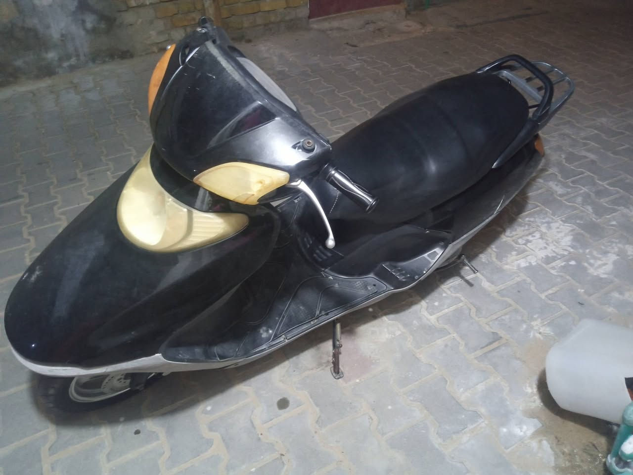 سيبيي ماليزي للبيع 250 كله شغالة سلف هندر كهربايات مكينة مكفولة لا تنقيص ولا تبخير هورن شغال كفرها نضيف تايرات نضاف جاهزه بس جنطة مالتة مفتوحه عوزها برغي مكاني الحي ***********
