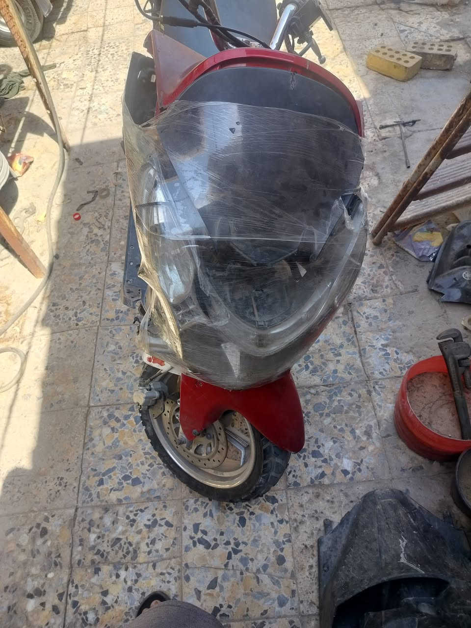 سلام عليكم دراجه pcxجيل الاول دراجه عوزها ترايش بس كهربائيات شغاله مكينه حلوه رايدها 400ومستعجل على بيعتها وشعندك مراوس اراوس عنواني حي النصر رقمي ***********
