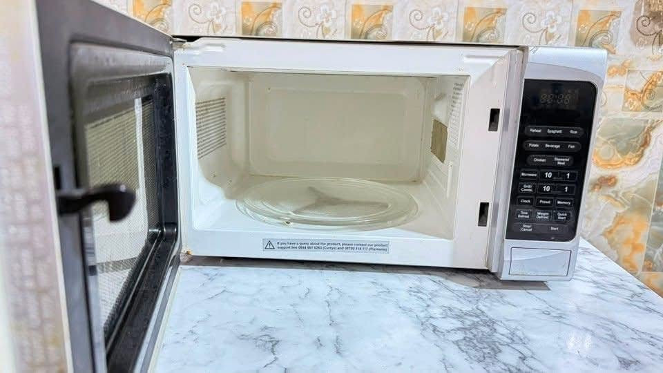 مايكرويف من ماركة Logik
بدون اي ضرر و نظيف جداً ، 
تسخينه فوق الممتاز 
وبي اكثر من خيار للتسخين والتذويب 
قياساته :
عرض 50 سم
ارتفاع 25 سم
طول 33 سم
السعر 60 الف
للاستفسار واتساب ***********
العنوان ؛ الناصرية حي اور
