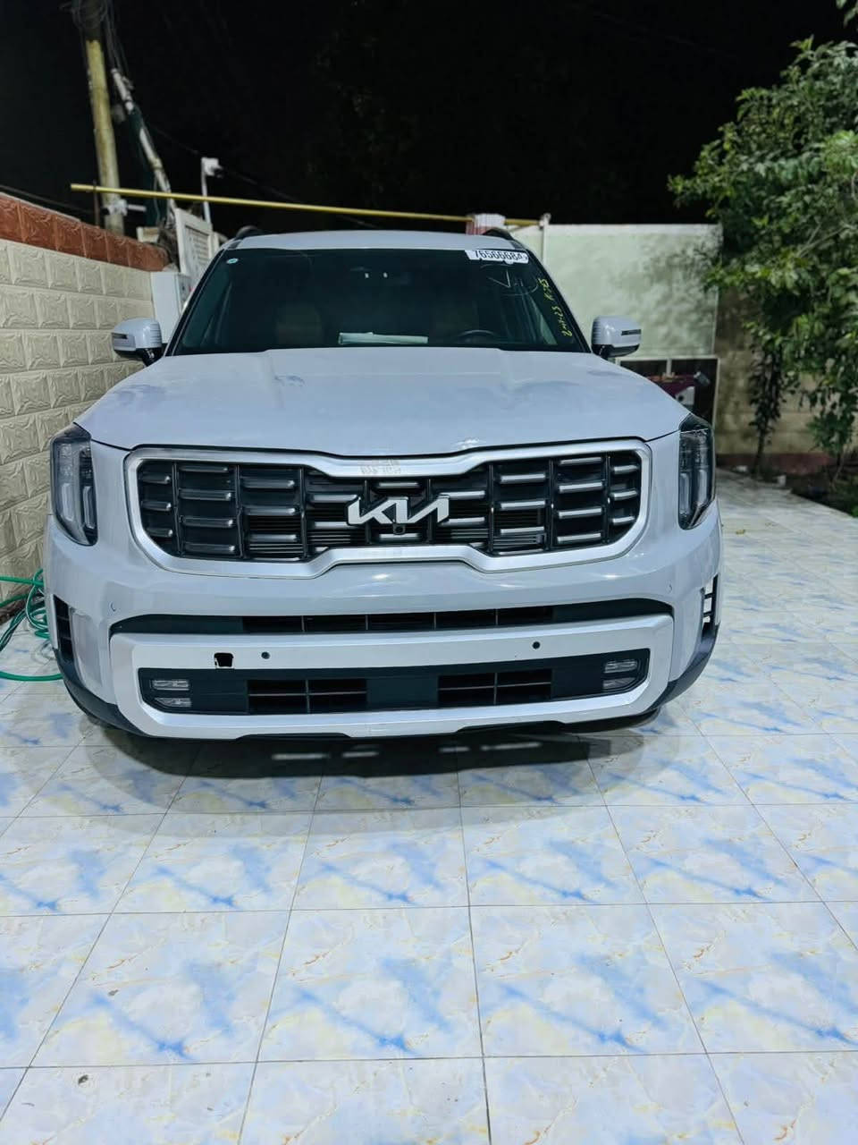 كيا تيلورايد 2023 SX XLIn
1-حجم المحرك 6 سلندر 3800. 

2-عداد المسافة 43

3-بصمة ابواب وتشغيل عن بعد. 

4-زينون عالي ناصي آصل. 

5-فتحة سقف. عدد٢

6-رادر جانبي مانع اجتياز. 

7-فور ويل درايف 

السياره مختومه XLIN خلف الصندوق والكشنات 

8-تحديد مسار. 

9-كامرات محيطية. 

10-حساس حلفي. 

11-شاشة كبيرة مع كامل ايعزتها. 

12-تدفئة+تبريد الكراسي الامامية. وخلفيه

13-تحكم ستيرن جهيتن. 

14خزن ميموري متكامل 

15-حساس خلفي. 

16-سستم صوت متكامل. 

17-كنترول تبريد خلفي منفصل. 

18-كشن سياحي. Vip. 

19-رادر محيطيه 360 درجه 

20-الكراسي الامامية كهرباء. 

21- ٧ راكب ٣ قطع تبريد. 

22-اشاير مري قابلة للطيء. 

23-مقاعد جلد حار بارد

24- خمس كامرات

25-

*وباقي الموصفات المعروفة في فئة SX XLIn 

السياره فول  مواصفات  

الضررر: فقط بارد حافه البنيد بدون اي صبغ 

 والباقي كفاله

مكان السياره حله مركز مدينه 

278$

 وبیه مجال 

————————————————————————

للأستفسار اكثر واتساب ***********

ملاحظه شباب السياره حادثه ورقم شاصيها كدامك غراضها لاماميه نصها جايه ويها بس شد مشدوده ونص اشتريته منا 

شوفها ودكها وين ما تريد وتاكد منها وتصل سعرها بيه مجال السياره بدون رقم تترقم جميع المحافظات
