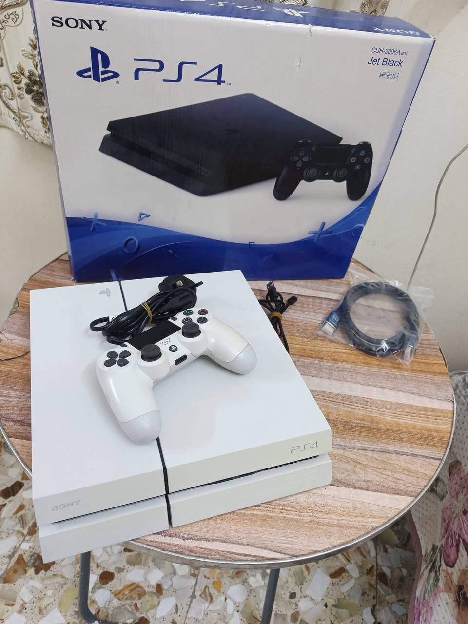 السلام عليكم بلي للبيع فور فات مهكر بي ٦ لعاب لون ابيض جهاز نضيف جدا نظام ٩ بي يدة وحدة السعر ٢٣٠ وبي مجال *********** مكاني بغداد صدر القناة
