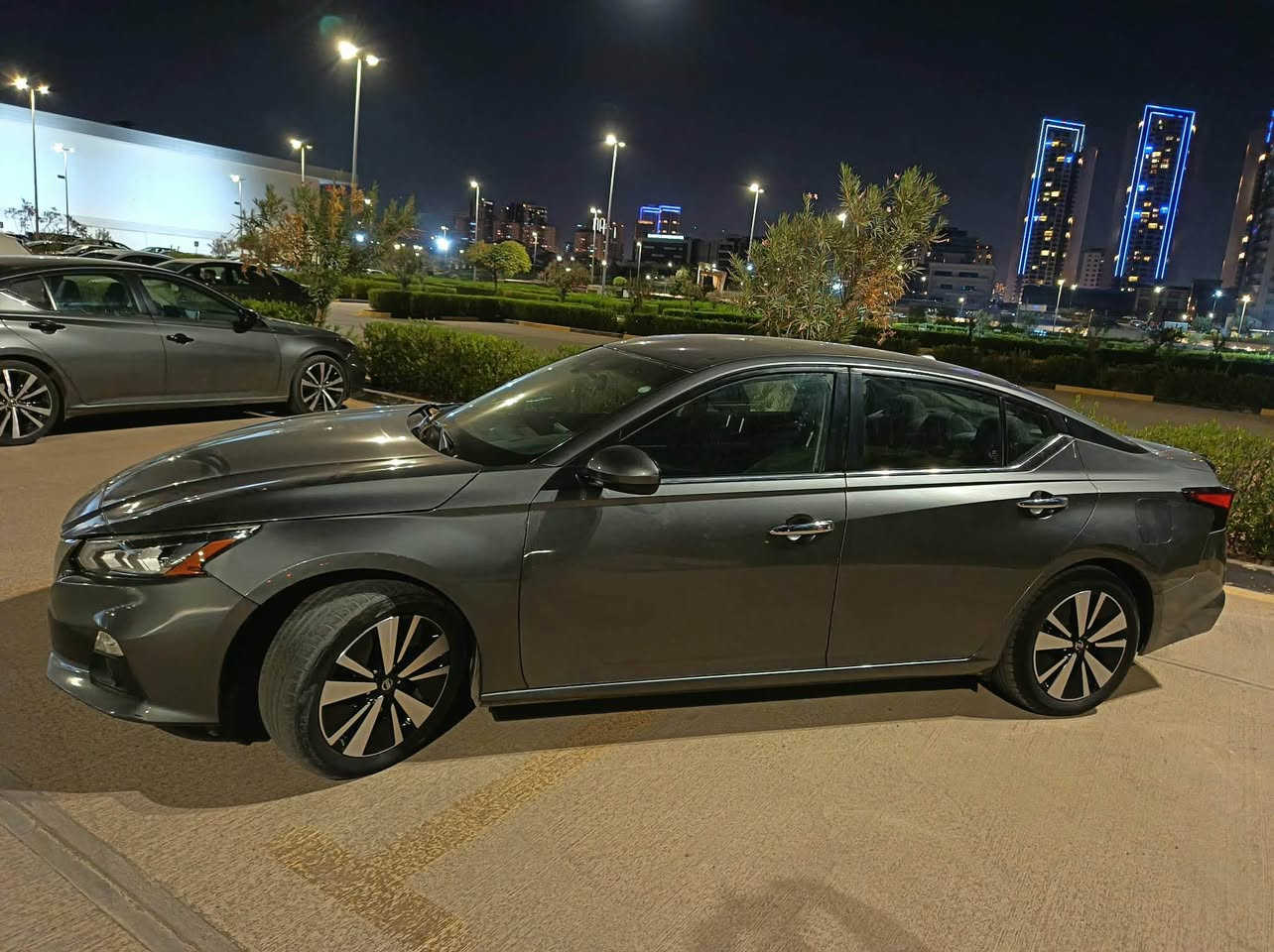 Nissan altima 2022 
مواسەفات SV
‎شەغال
‎بەسمە
‎راداری پێش و دوا
‎راداری خەتی جادە
‎بڕێک بەسمە
‎تەحدید سورعە
‎سپۆرت
‎شاشە گەورە
‎کامێرا
‎گێڕ و مەکینە و تەبرید و تەقەو ڕەقە بەشەرت
یەک پارچەی بۆیاخە 

***********

2022 Nissan Altima Sv
‎ 2022 نيسان التيما SV
‎بصمة ابواب و تشغيل 
‎تشغيل عن بعد 
‎شاشة 
‎كاميرا 
‎رادار امامي و خلفي و جانبي 
‎نقطة عمياء
‎تحديد مسار
‎كشنات كهربائي متحرك 
‎اوتو بريك
‎حساسات 

الضرر بونيد صبخ

*********** السليمانية, العراق
