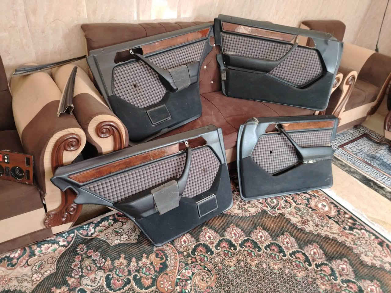 السلام عليكم للبيع غراض مارسدس دب وجامبو
التفاصيل في الصور ***********

