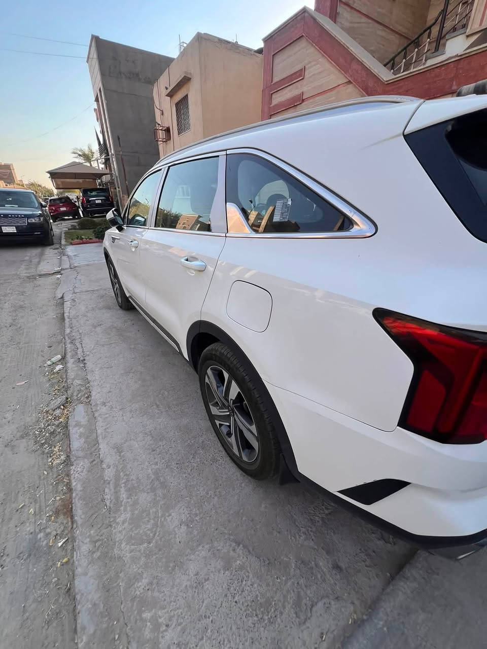 🚘 للبيع كيا سورينتو موديل 2021 — 6 سلندر
السيارة نظيفة جدًا، مكفولة من الصبغ والتبديل، وجاهزة للفحص في أي مكان.

🔹 الممشى: 74,990 كم
🔹 فول مواصفات ما عدا فتحة السقف
🔹 سيارة عائلية واسعة ومريحة
🔹 لا تحتاج إلى أي مصروف

المواصفات:

✅ محرك 6 سلندر قوي واقتصادي
✅ ناقل حركة أوتوماتيك
✅ نظام دفع رباعي
✅ تشغيل بصمة ودخول ذكي
✅ شاشة لمس ونظام ملاحة
✅ كاميرا خلفية وحساسات
✅ مثبت سرعة وتحكم من المقود
✅ مقاعد جلد كهربائية
✅ تبريد وتدفئة المقاعد
✅ تكييف أمامي وخلفي
✅ ثلاثة صفوف مقاعد
✅ بلوتوث وUSB
✅ نظام ABS وثبات إلكتروني
✅ وسائد هوائية متعددة
✅ إنارة LED
✅ رنكات ألمنيوم
✅ إطارات بحالة جيدة
✅ صيانة منتظمة

📍 الموقع: بغداد
📞 رقم التواصل: ***********

