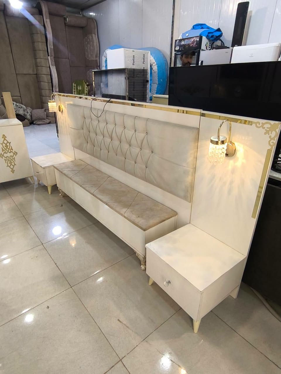 جديد معرض اربيل لبيع وشراء الاثاث 🛌
غرفة نوم نضافه 99 بلميه ❤‍🔥
5 قطع بدون اي عيب 🔥
السعر 475 الشد والنقل مجاناً 😍
دوشك+شازلون+مرايا قيافه هديه 🔥
العنوان أربيل سايدين مجمع الزيتون قرب جسر الكورنيش 
متوفر توصيل اربيل+موصل
واتساب :***********

