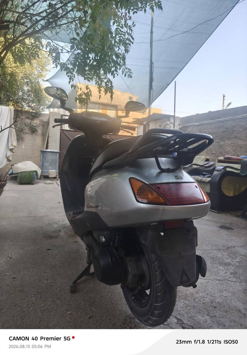 ​👑 عروس الشارع.. هوندا سباسي 100 الأصلي (ملك النظافة)
إلى عشاق النظافة والدراجات اللي ما تتكرر! دراجة مال اقتناء خاص وشغل بيت، أخت الشركة ونظافتها تحجي عنها قبل أي كلام:
​المحرك: 100cc بحالة الفابريكة، صوت المحرك أنعم من الساعة، حيل وقوة وتبريد ولا غلطة.
​العداد: 35 ألف كم حقيقي بشرط الفحص، مشي ورقة وقلم.
​الأداء والراحة: مشية ملكية، اقتصادية بالبنزين بشكل خيالي، وثبات على الطريق يعجبك.
​الحالة الفنية: دراجة ما ملعوب بيها، تأسيس وكهربائيات كلها شغالة 100%. شغل وسوق فوراً بدون ما تحط عليها دينار واحد مصروف!
​🔥 ختامها: الدراجة قمة بالنظافة، واللي يجي يفحص ويجرب بنفسه راح يعرف الفرق بنفس اللحظة. الدراجة للجادين فقط وتستاهل كل دينار.
​السعر: [مليون ونص وبيها مجال]
المكان: [سهل نينوى برطله]
للتواصل: [***********‬ واتساب]
