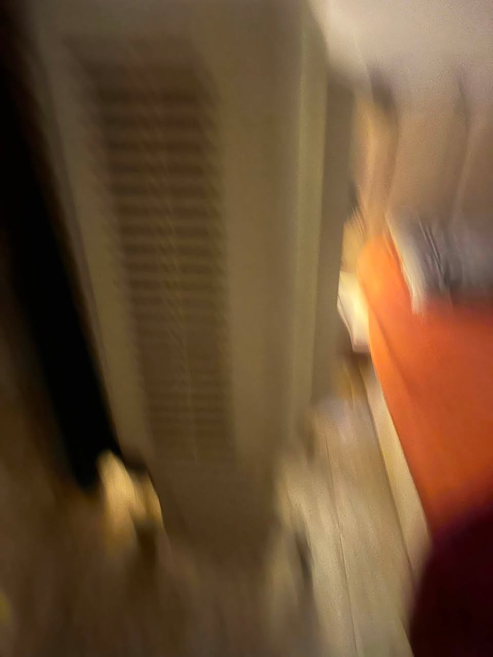 سلام عليكم كومفيره حجم كبير نضيفه كلش مستخدمه قليل تحكم لمس وريمونت ع بعد 3 سرعات داريد ابيع بسبب نقل 175 قفل ***********
