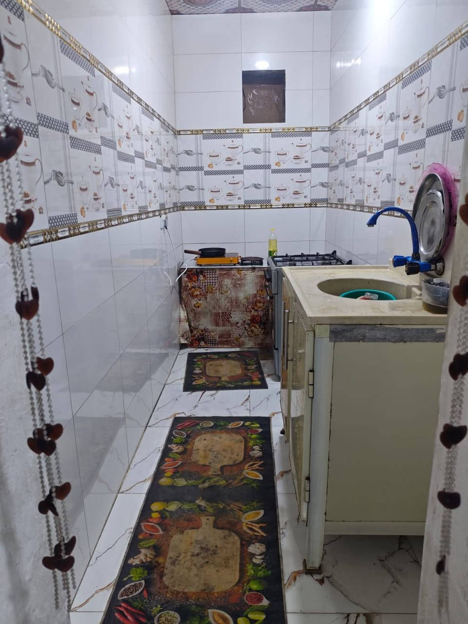 بيت للبيع طابو زراعي ١٠٠ متر توجد وكالة من المحكمة من صاحب الأرض الأصلي بيت كونكريت مسلح غرفة وديوانية ومطبخ حار وبارد السعر ٥٨ وبي مجال العنوان بصرة بهادرية الشوارع المقابل حسينية بني سالة للاستفسار الاتصال على الرقم ***********
