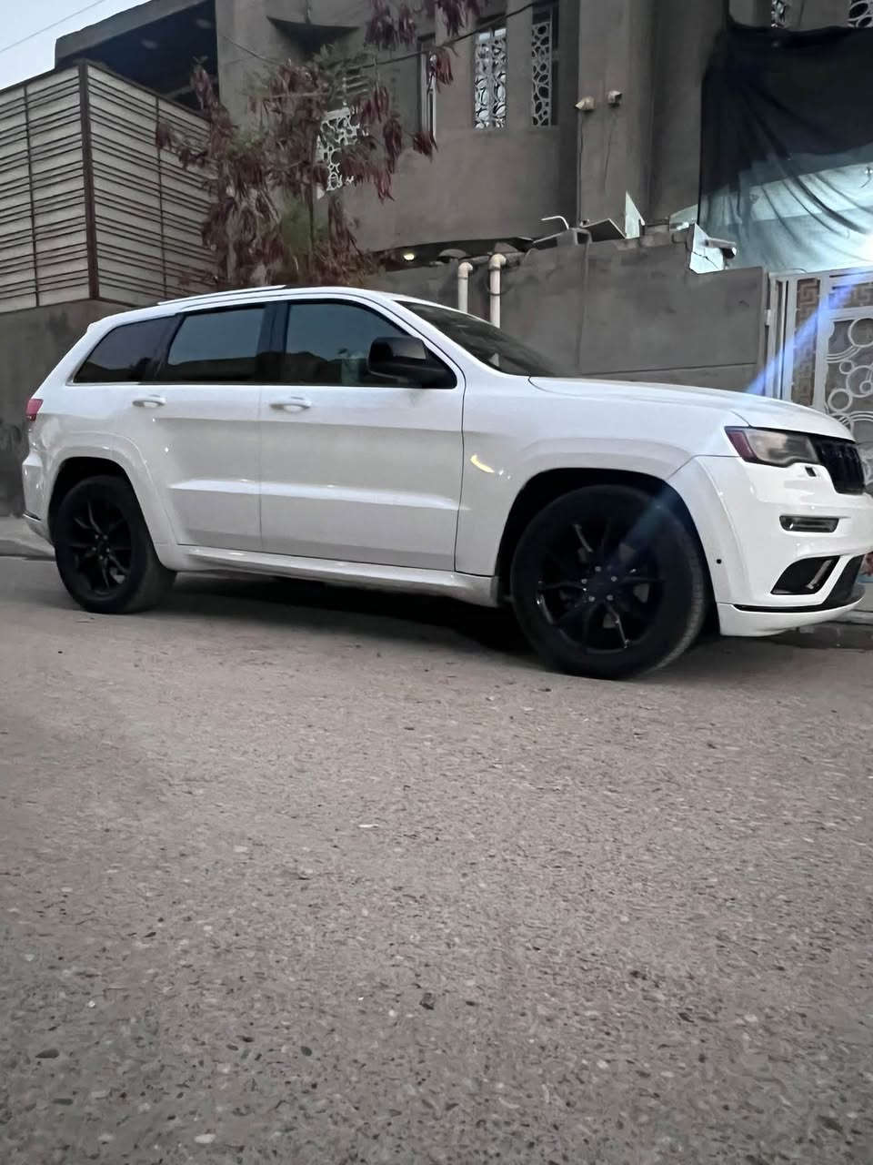 جيب سومات
موديل 20مرمزه 22 
مدفوع كمرك 
شرط 
السياره موصفاتها معروفه 
مكينه 8 سلندر 
بيها صبغ حزام بدون تكم وقناره اثر شخوط 
السعر 155 وبيها مجال ***********
