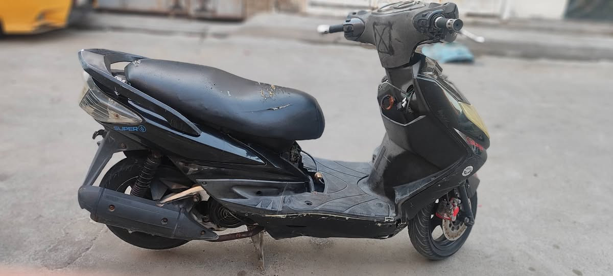 السلام عليكم سكنس فحل للبيع مكينه نضيفة كفالة و كفرات بلاد نضاف بنسبة 60 با المية نقص كهربائيات و اكفلك سرقة السعر 500 الف وبيهة مجال حك الجية مكان بغداد الامين الثانية الرقم *********** متواجد واتساب فقط
