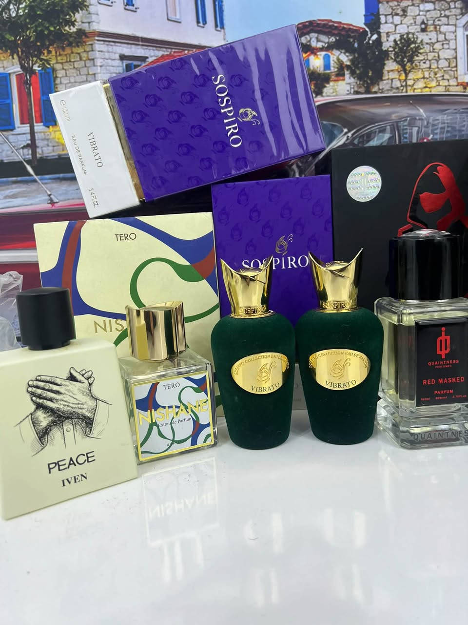 عطور مستخدمة للبيع وعطور مسلفنة ايضًا للأستفسار خاص 
او ***********

نص مكتوب في الصور:
- مسلفن