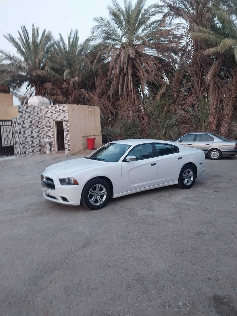 السلام عليكم  جارجر موديل ١٢ رقم اربيل نكليزي محرك ٣٦٠٠ تخم تاير السعر ١٤٥ وبيها مجال التصال *********** مكاني ميسان
