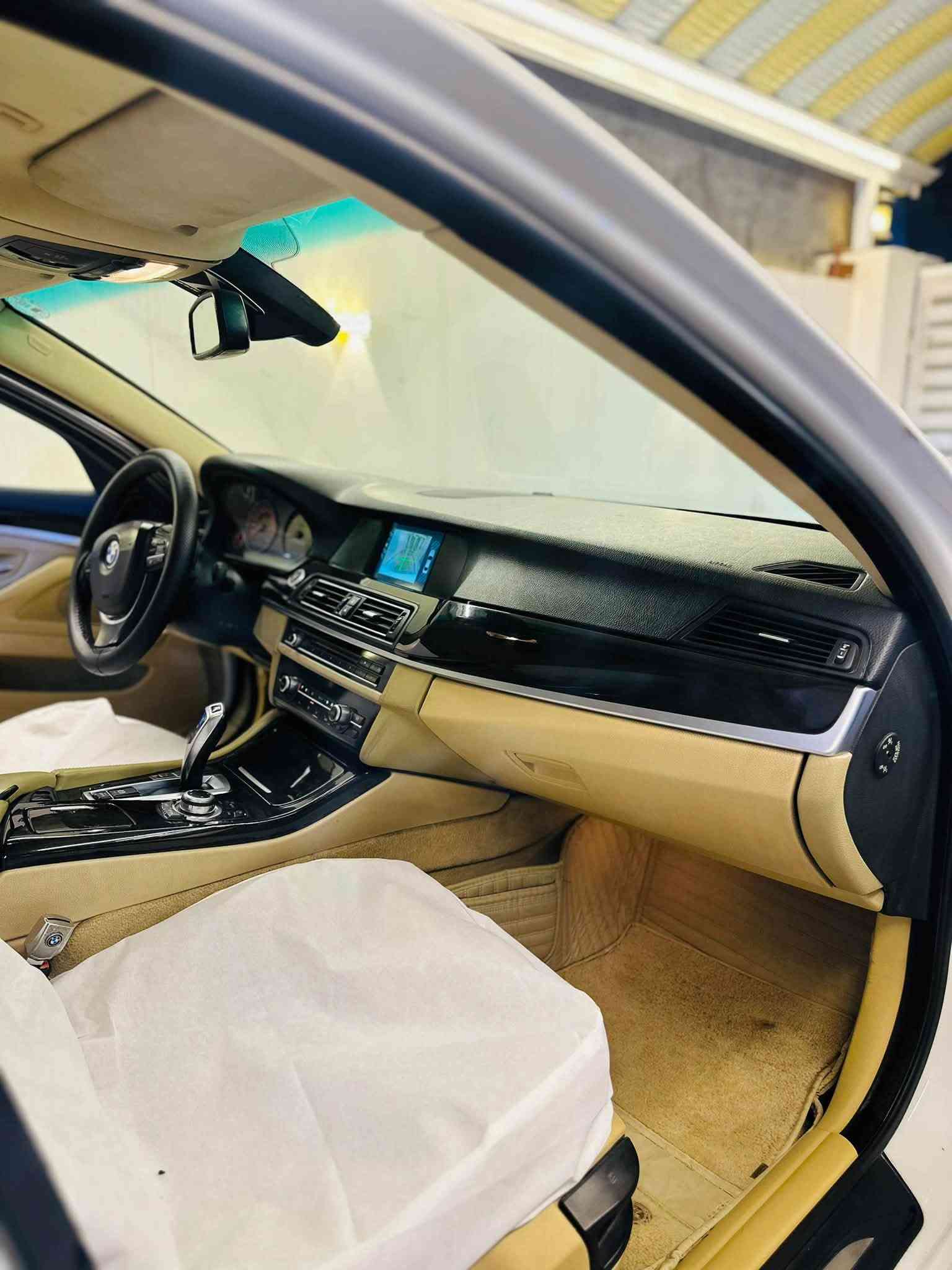 BMW_F10 2011
-------------------------------------

#السعر : 152$ وبيه مجال 

‏

#رقم الهاتف : ***********

#رقم السيارة : اربيل

#مكان السيارة : واسط/العزيزية 

-------------------------------------

السلام عليكم 

للبيع فقط F10 موديل 2011 حجم 530 نوزل قصير 6 سلندر سيارة وارد خليجي مكفولة من ضربة بيه صبغ قطعتين  رقم اربيل جديد كت M كامل سيارة محدثة G  

موصفات

1-بصمة + 

2-محرك 6🚀+كير كوبرا 8 نمر⚙️ مكفولات

3-شفتات ستيرن  

4-تبريد قطعتين  ❄️

5-سلايت ⚔️

6-مراية داخلية+ الجانبية عاكسة⚔️

7-تحكمات ستيرن ⚔️

8-مري شفط 📱

9-فان منفصل 💨

10-داخل بيجي  ⚔️

11-شاشة اعطال🖥

12-شاشة صغيرة 💽 

13-نظام قيادة طبيعي + سبورت + سبورت بلص ⚔️

14_بردة كهرباء

15-حساسات  امامية خلفية 🔥

16-ويل حجم 19 M تو سايز   ⚔️

17-صدر امامي خلفي جديد⚒

18-سايد بريك كهربائي 

19-انارة ترحيب خارجية 💡

20-لايت اوتو 

21-اوتو هولد 

-------------------------------------
