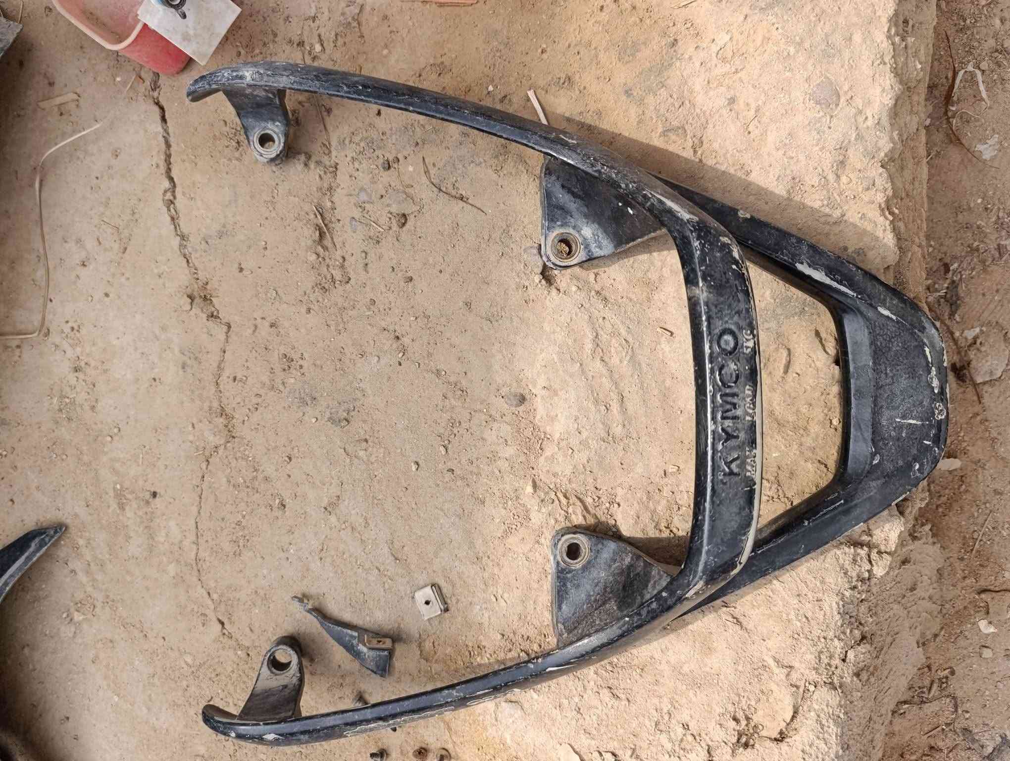السلام عليكم غراض كامكو جي فور من سواد وكفر أسود وكشن وحوض جنطه وستيرن وسبايدر ***********
