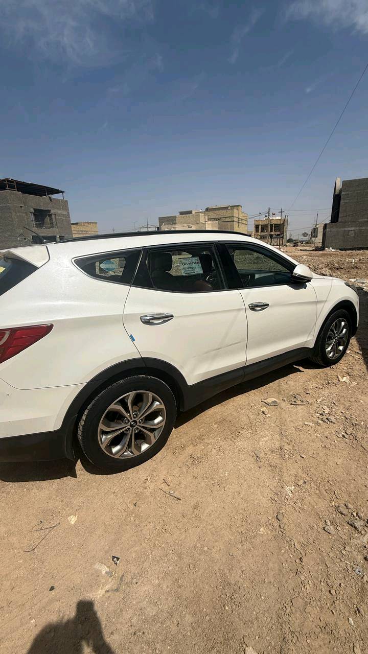 سنتافي 2015 خليجي ابيض باسمي مكان السيارة بصرة 
سيارة تبريد وكير و محرك  6سلندر   3300 كفالة 
فقط باب السائق  بيه حادث شبر باسفل ورصعة خفيفة بالصندوق والباقي كفالة السعر 150 ورقة وبيه مجال