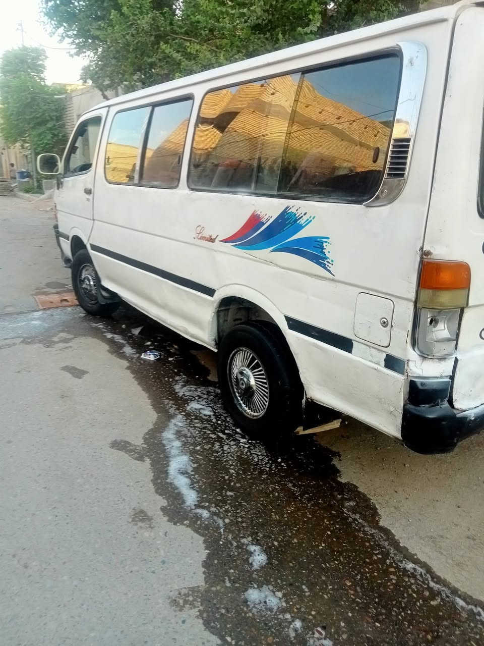 السلام عليكم
عندي كيا هايسة 
كهربائيات شغالة
تاير نص عمر
مكينه فتون
رقم قادسية
السعر23$
والتفاصيل اتصلو علة هذا رقم ***********

