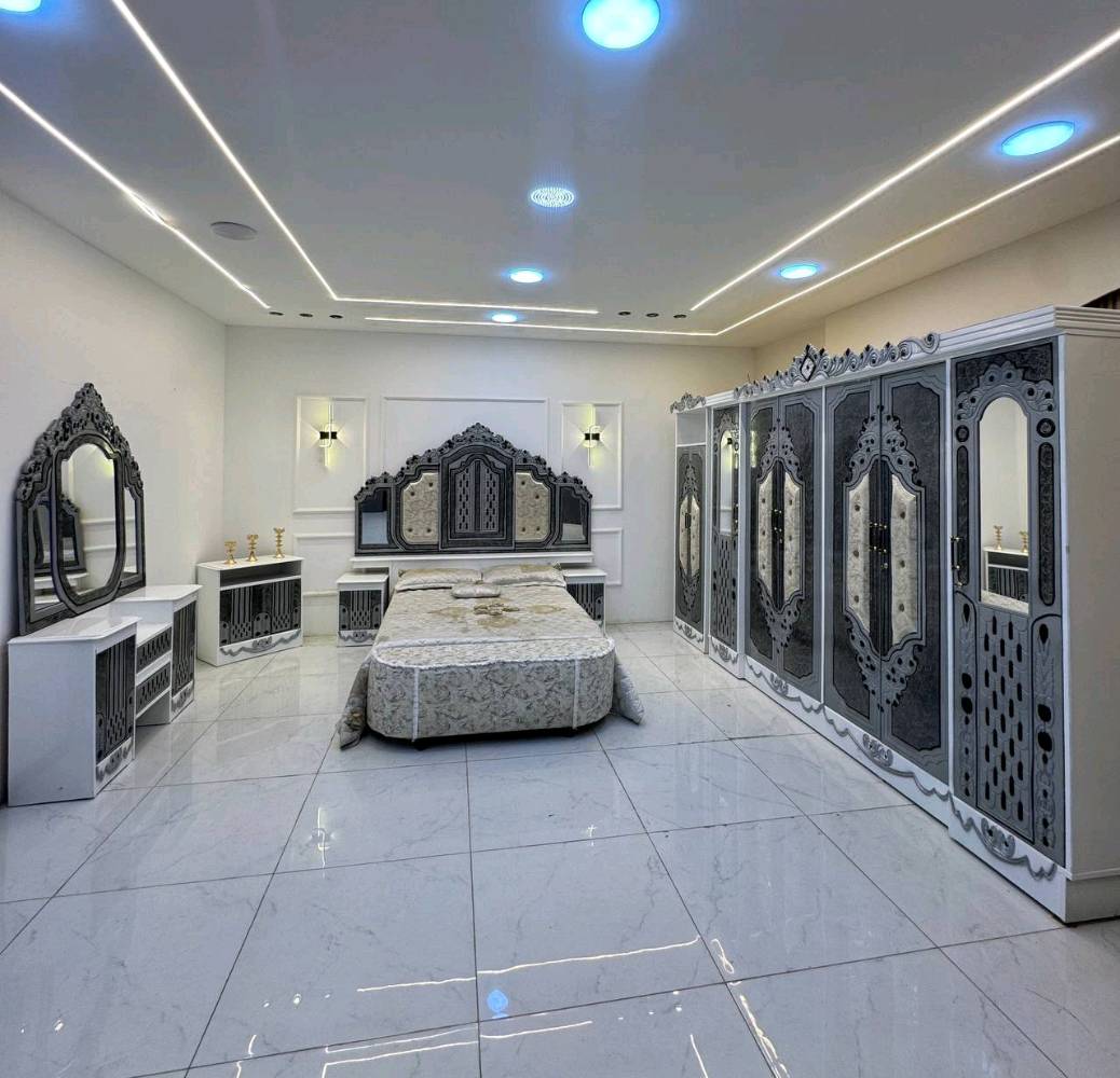 حصرياً الموديل الجديد   

السعر مليون و٥٠. الف 

غرفه نجاره قتصاديه 🛌

متكونه من 9 قطع مميزه 

الكنتور ارتفاع 240 طول 320 

مع الزاويه مجموع الطول 4 امتار 

السمك الخارجي للغرفه 5 ملم انديف

والسمك الداخلي 3 ملم معاكس ابيض

سعر الشازلون الخزان 75 الف 

سعر الشازلون المقعد 50 الف 

متوفر توصيل وشد داخل بغداد 😊منو يكول النجارة العراقية ماتت؟ 🇮🇶
هذا شغل يد... متانة وفن 
اسمع من النجار نفسه 👇
للحجز والاستفسار راسلنا خاص
#نجارة_عراقية #غرف_نوم #شغل_يد#ديكور_عراقي #بيت_عراقي #نجارة_يدوية #قبل_وبعد #تجهيز_عرسان #بغداد

متوفر توصيل وشد لكافة محافضات العراق 🇮🇶