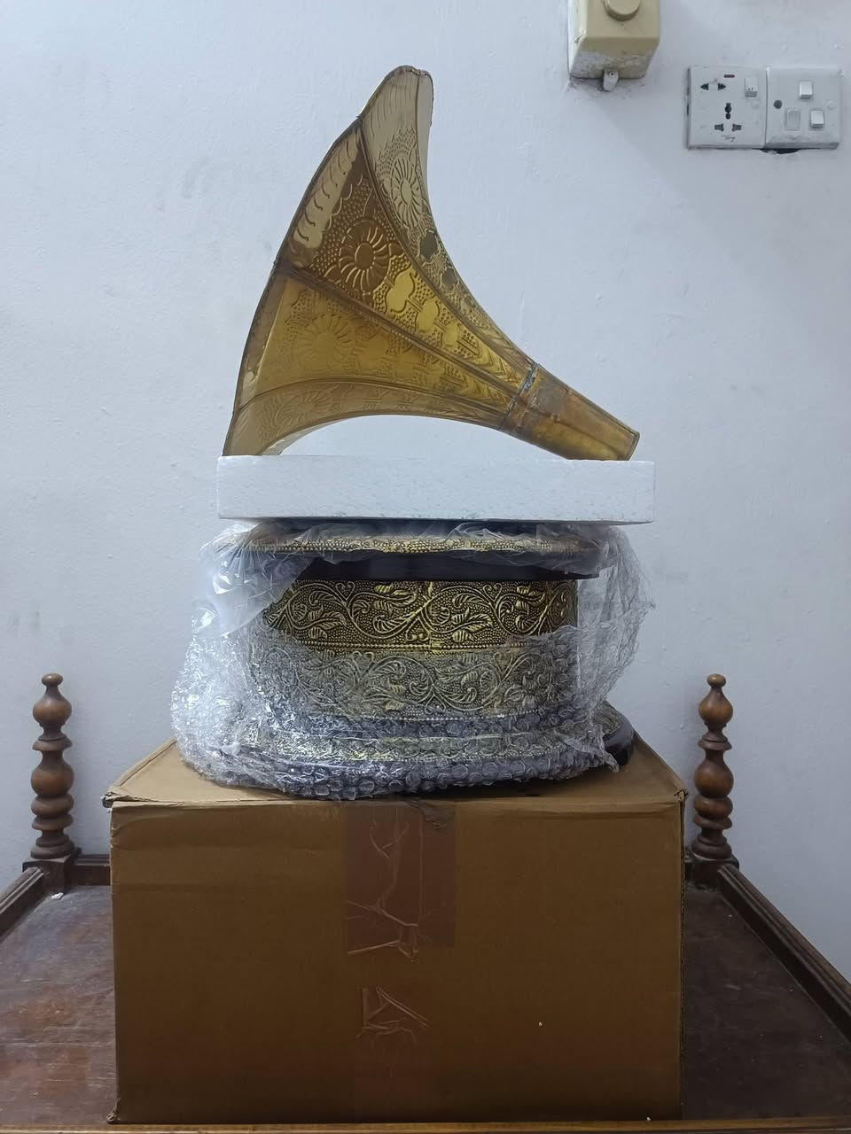 مراسلة خاص • ساعة منضدية • استفسار سعر