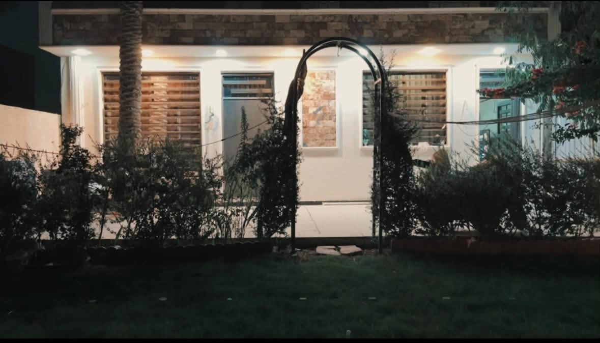 🏡 للبيع بيت مميز مع أرض واسعة – بغداد / الطي – الكاظمية 🌴✨

فرصة مميزة للراغبين بالسكن الهادئ والاستثمار، بيت جميل قائم على أرض مساحتها 500 متر مع حديقة واسعة ومزروعات ونخيل، وموقع مميز ضمن منطقة الطي في الكاظمية.

📐 تفاصيل العقار:
• مساحة الأرض: 500 م²
• مساحة البيت: 100 م²
• الواجهة: 12 متر
• النزال: 41.5 متر
• سند طابو صرف زراعي – سند 25
• سند مستقل باسم شخص واحد فقط
• الأرض تحتوي على مزروعات وحديقة كبيرة
• تحتوي على 9 نخلات 🌴🌴🌴
• مساحة مناسبة للسكن والاستثمار والاستمتاع بالخصوصية والهدوء

🏠 تفاصيل البيت:

🔹 الطابق الأرضي:
• استقبال
• استقبال ضيوف
• مطبخ
• غرفة ولادية
• حمام
• حمام خارجي

🔹 الطابق الأول:
• غرفة نوم ماستر مع حمام
• غرفة نوم أطفال
• غرفة نوم للضيوف
• حمام

🔹 الطابق الثاني:
• سطح واسع

⚡ الخدمات المتوفرة:
☑ ماء
☑ كهرباء وطنية
☑ مولدة
☑ كيبل ضوئي
☑ مجاري
☑ شوارع مبلطة
☑ جميع الخدمات متوفرة

🌿 عقار يجمع بين البيت والحديقة والمساحة الواسعة والنخيل، مناسب للعائلة ولمن يبحث عن الهدوء والمساحة والخصوصية داخل بغداد.

📍 الموقع: بغداد – الطي – الكاظمية

📞 للاستفسار والتواصل:
***********

🔑 للجادين فقط، والاستفسار عن السعر والتفاصيل عبر الاتصال.
