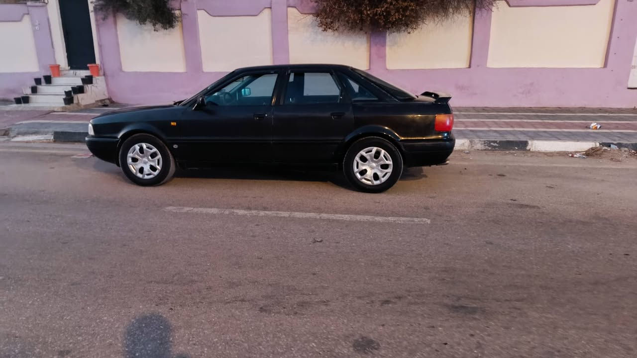 أودي 80 1993 رقم بغداد سنويه لل31
گير أوتو تخم تاير قبل يومين شديته كهربائيات كلها شغاله تبريد خير من الله حداديه  محرك 2000 دوش بيه لاستيك ولف شرط شرط حداديه وصبغ الشركه بيها اجراد قليل دواخل جدد مكانها الناصريه 
‏‪***********‬‏ متواجد واتساب للتفاصيل اكثر ماسنجر ماعندي 
السعر 41 بيه مجال 
وشرط تحويل
