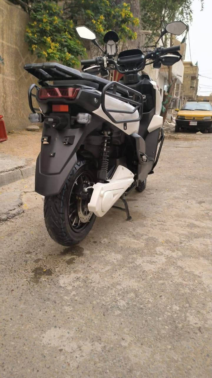 دراجه اباتشي جديده مديل 2026 بريكات هايدروليك خلفي امامي ملف 3000 QS MOTOR وعقلVOTOL EM80 شرط شلعه بطناش سرعه حقيقيه بلويز 75 6 بطاريات مسطره كرافين دراجه جديده شخط مابيها تمشيك بلشحنه الوحده 80 كيلو سويجين بصمتين  السعر مليون وبيها مجال عنوان بغداد الدوره ***********
