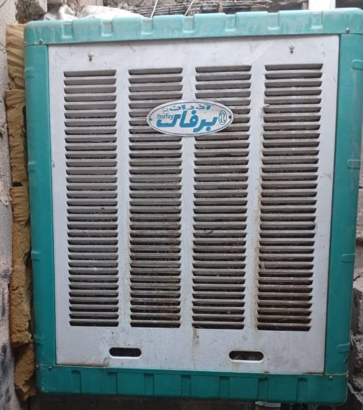 ثلاجه حجم وسط جديده جدا اي ظرر مابيهه ولا داخله تصليح ابد ومبرده عملاقه حجمهه جبير جدا استعمال 3اشهر بس وبلازمهزحجم 43اي ظرر مابيهه وشغال ***********
