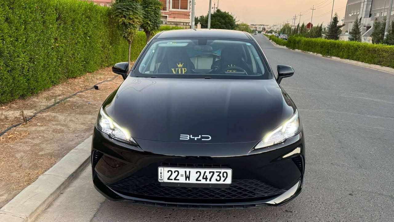 سيارةكة نمونةية لة جوانى و خاوينى.  سبوغ تةنكة ويل كرؤمه بى تةرزةية. ٥٠  هةزار رؤيه. هةموو شتى بةشةرته. پاك ماوةتةوه و  كامل جوانكاريه و ئةشياىى خؤىى ماوةتةوه 
وةك و تيبنى يةك قؤپى لة سندوقى هةيه. 
ژ . م *********** 
*********** أربيل, العراق
