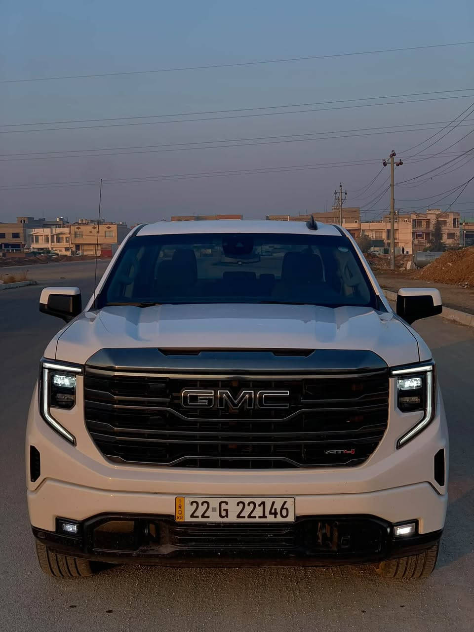جمس سييرا 2023
V8 5.3L
ماشيه 108الف كم
لون ابيض
مقاعد قماش
عدد المقاعد ٥
كير علاق
تشغيل عن بعد
مقاعد تدفئة 
قطعه وحده والباب مبدل بلاد
السعر 340$ و بيها مجال
للتواصل واتساب ***********
