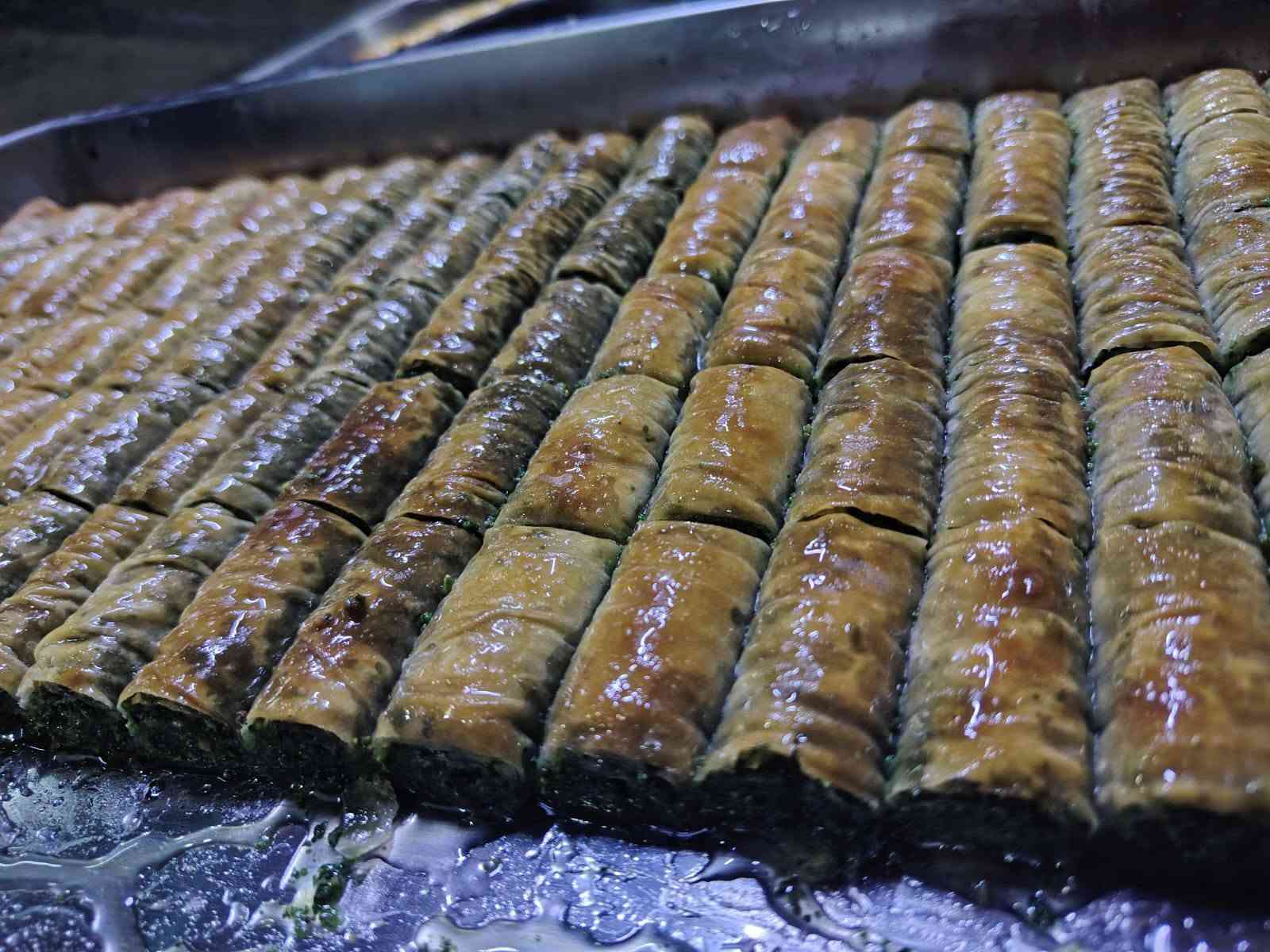 حلويات • بقلاوه دفتريه • توصيل المحموديه
