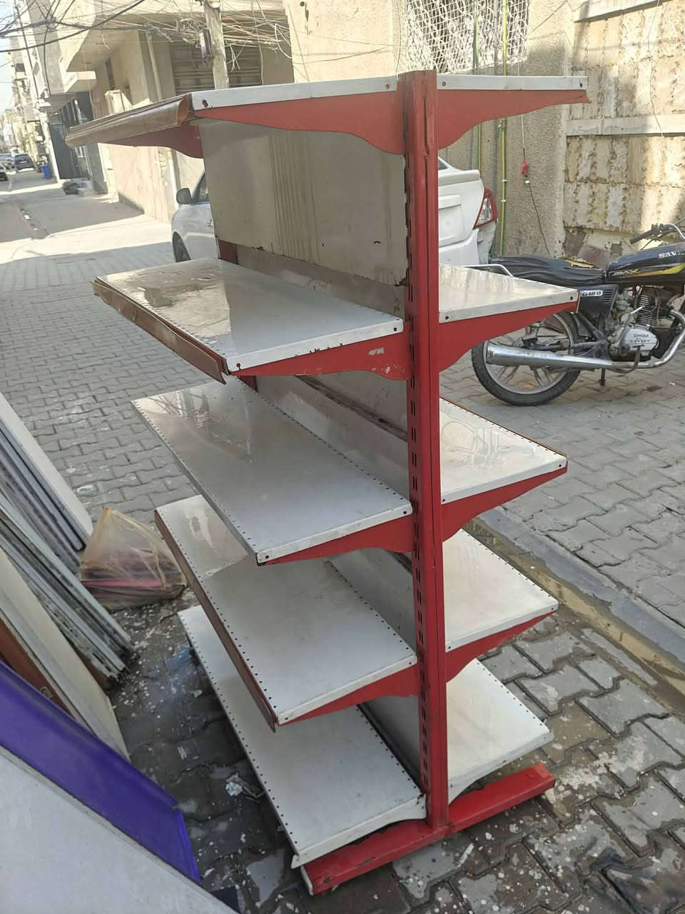 سلام عليكم رفوف سفينه ٣ امتار للبيع مع رفوف جداريه ٢٥ رف كاملات للبيع مكاني بغداد الإسكان تواصل عل خاص او اتصل ***********
