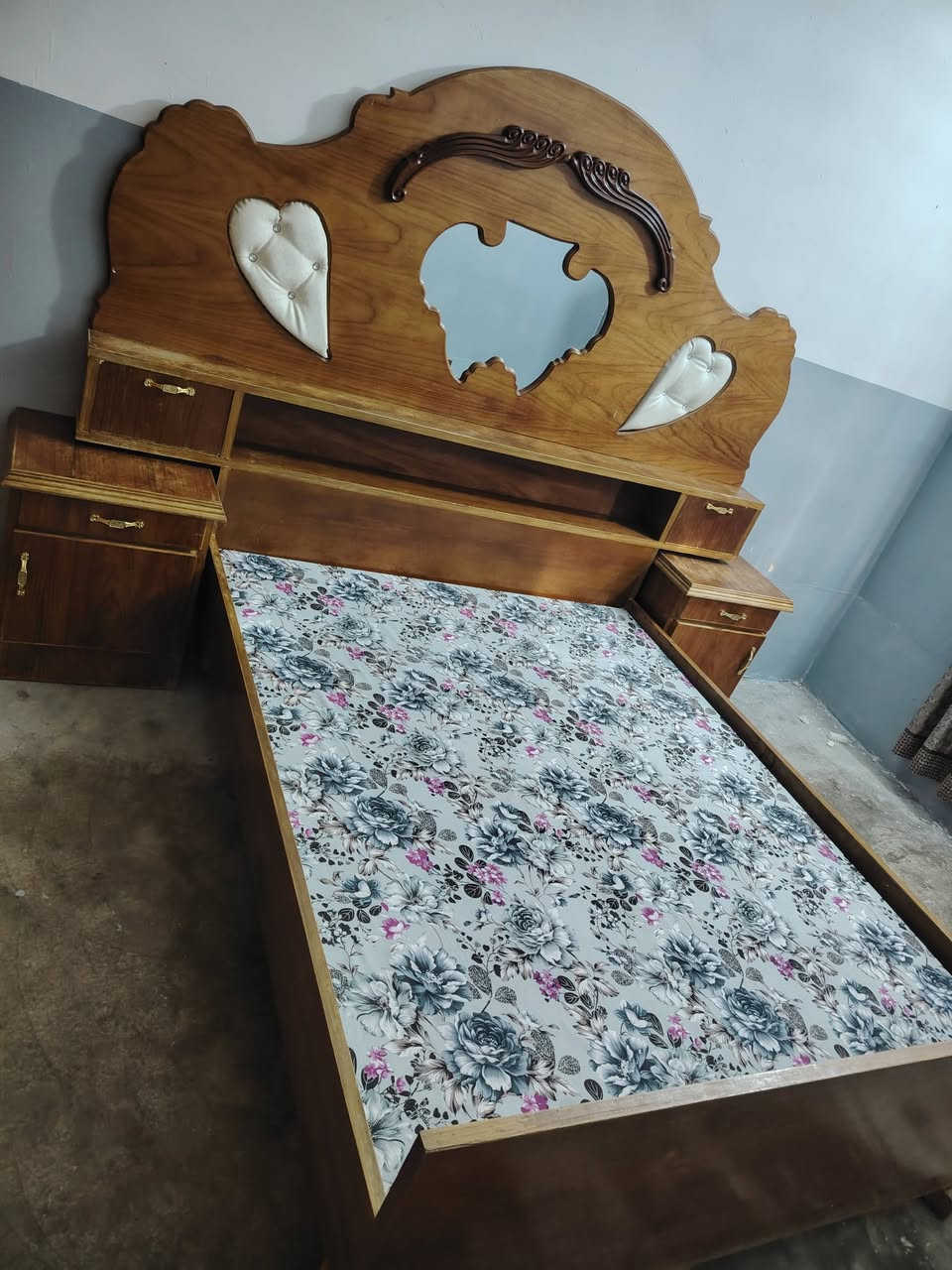 غرفه النوم للبيع بعد جديد سعر  180  وبيها مجال
رقم ***********
