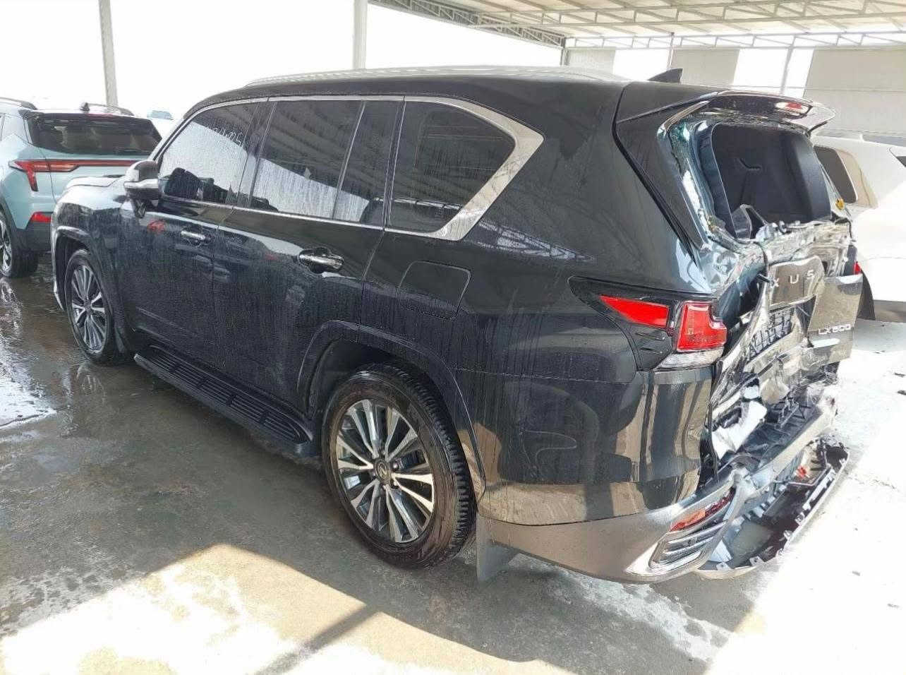 السلام عليكم ورحمة الله وبركاته
لكزز موديل ٢٠٢٥ اسبوع وتدخل للعراق ابيع على حادثهه وياهه قبق جنطة نفس اللون و دعاميه غير لون... حجم المحرك 3.5 تيربو فقط بيع بدون مراوس 
المكان بابل قضاء القاسم 
***********
