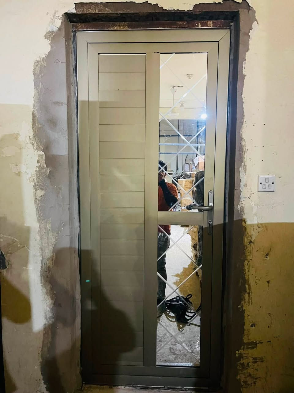 نقدم لكم جزء من اعمالنا
واجهات محلات G60 اسود،شمباني تركي 
جام فلات 10ملم مقسى حراري
محجر منازل باحدث  الموديلات 
شبابيك الالمنيوم سلايد ومفصلي تركي 
بيبان الالمنيوم باحدث الموديلات 
عمل قواطع مكتبيه 10ملم مقسى حراري
كل عملنا بضمان يبدا منسنه الى5سنوات
للاستفسار ***********☺️
