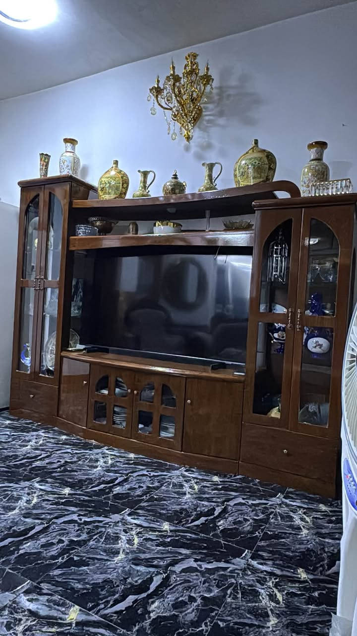 بوفيه جديده ما عدا لغراض 
***********
