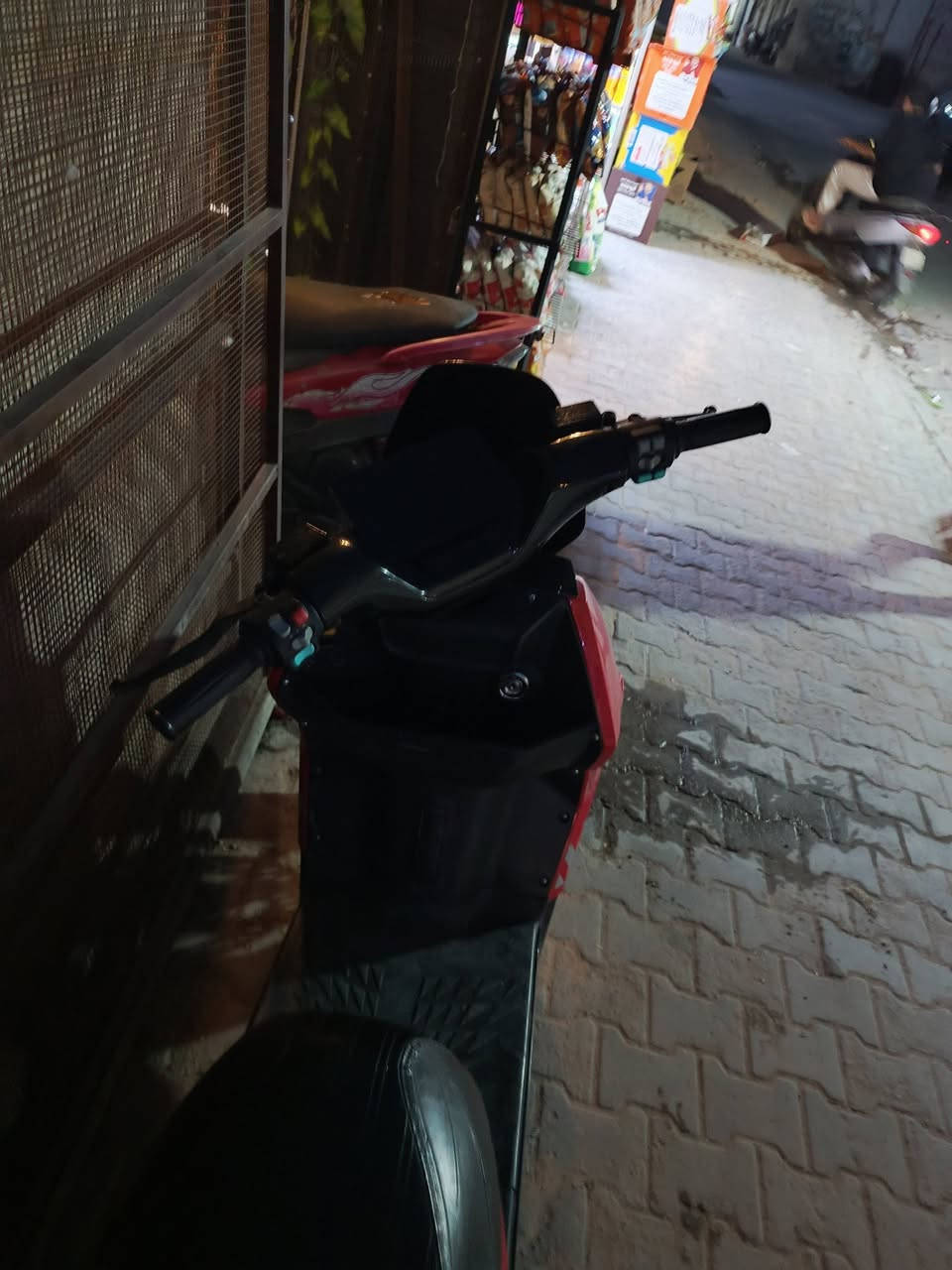 سلام عليكم دراجه شحن كلش نضيفه او استعمال علكد الشغل متوازي عله بيعته عندي سفر بيه نقص بس دكمه مال هورن ٦ بطاريات رقمي*********** ماجواب خاص خابرني او تدلل السعر ٨٠٠ او بيه مجال قليل معروفه اسعرهن بس متوازي كلش
