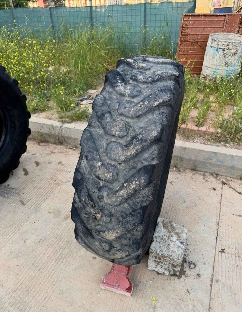 جوتيك تايه ي jcbبؤفرؤشتن حجم٢٤به١٤٠٠
***********
