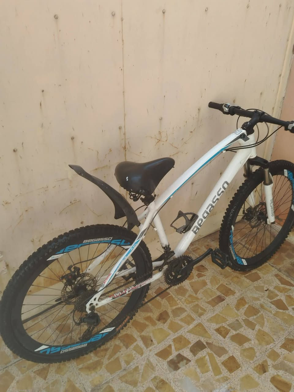 باسكل للبيع
نضيف ما يعوزو شي السعر 75 وبي مجال
***********
