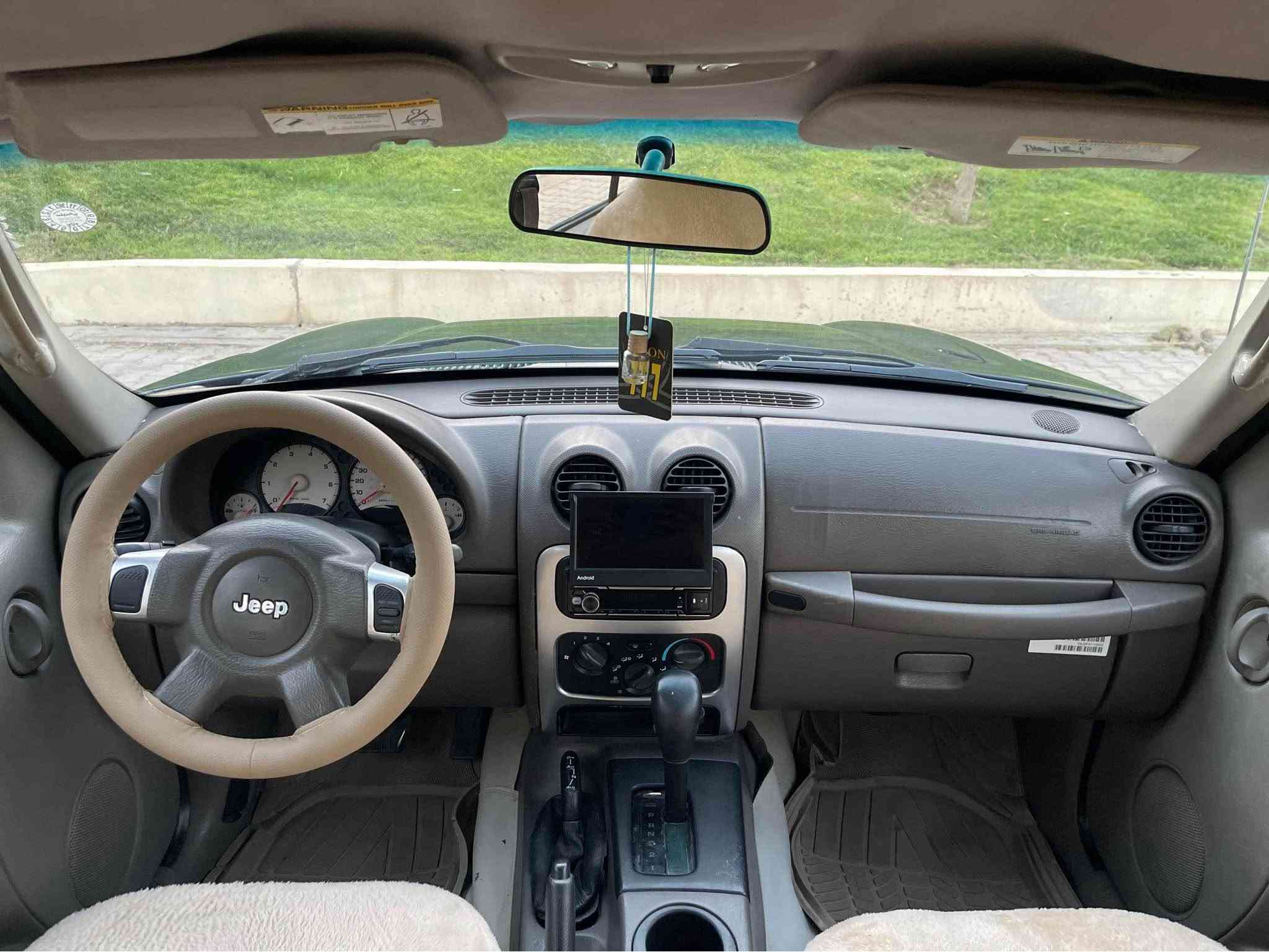 Jeep Liberty 2004

سعری ٦٩ گەڵاو معامەلە 
مواسەفات 
دەبڵ ئەکسل 
ناو زەرد
جام کارەبا
تەحدید سورعە
شاشە ئایپاد
٤ تایەی لۆکی جەبەلی لەژێرایە 
٢٤٠ هەزار ڕۆی شتوەیە 

٣پارچەی بۆیاخە بێ ناوگرتن 

گێڕوو مەکینە وئەکسل بەشەرت

سەیارەکە لە سلێمانیە 

ژمارەی موبایل *********** السليمانية, العراق
