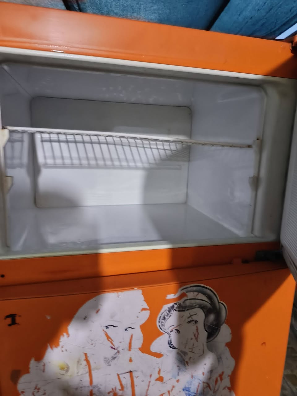 ثلاجة • للبيع • أجهزة منزلية