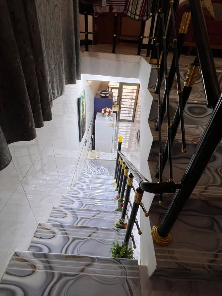بيت للبيع • ١٠٠م • غرفتين