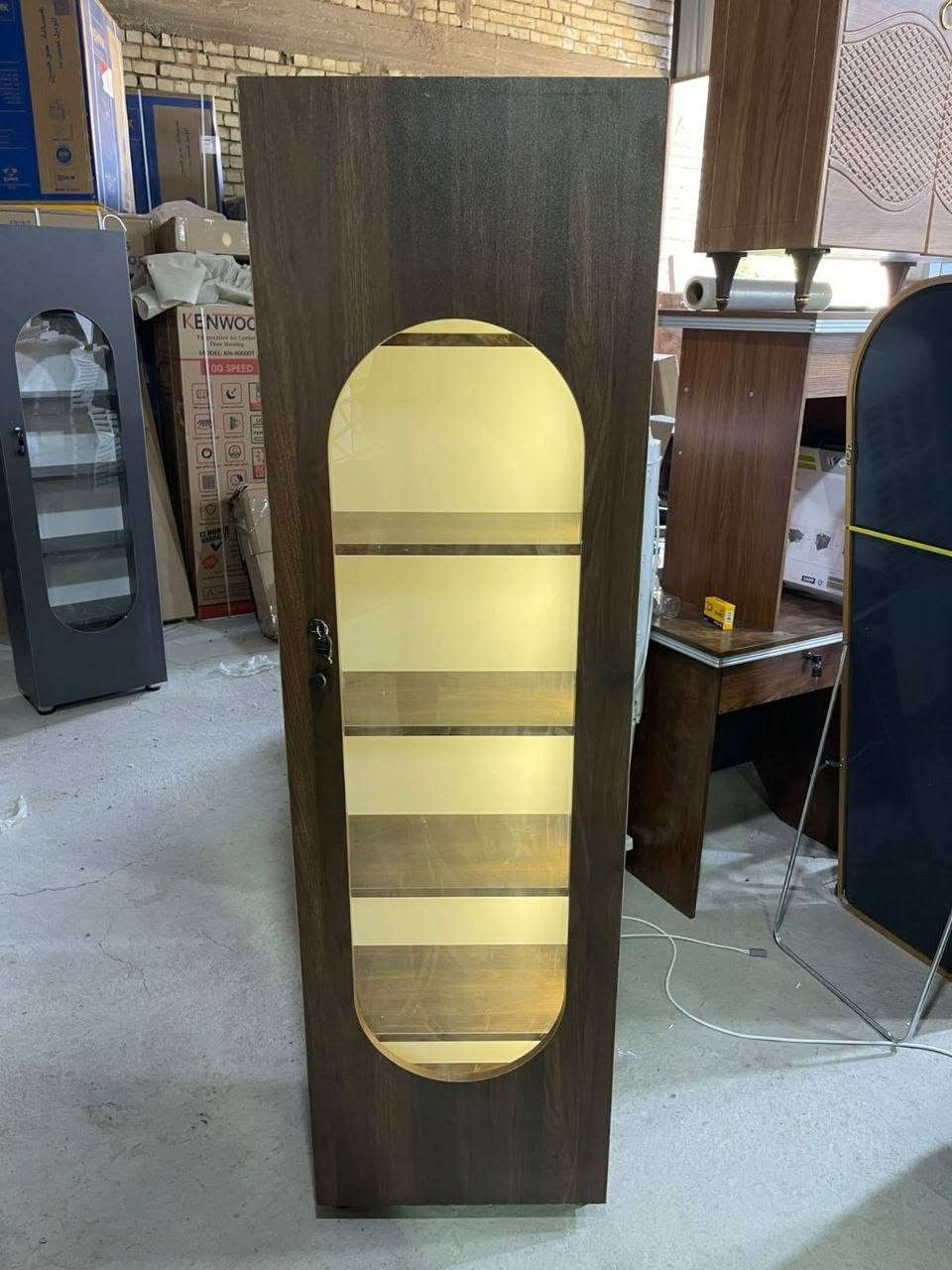 فاترينا إنارة لد 

السعر 125 ألف فقط 
ارتفاع 175سم
عرض 50 سم
عمق 30 سم 

😇😇😇
توصيل داخل بغداد مجاني 
اطراف 10
محافظات 15
