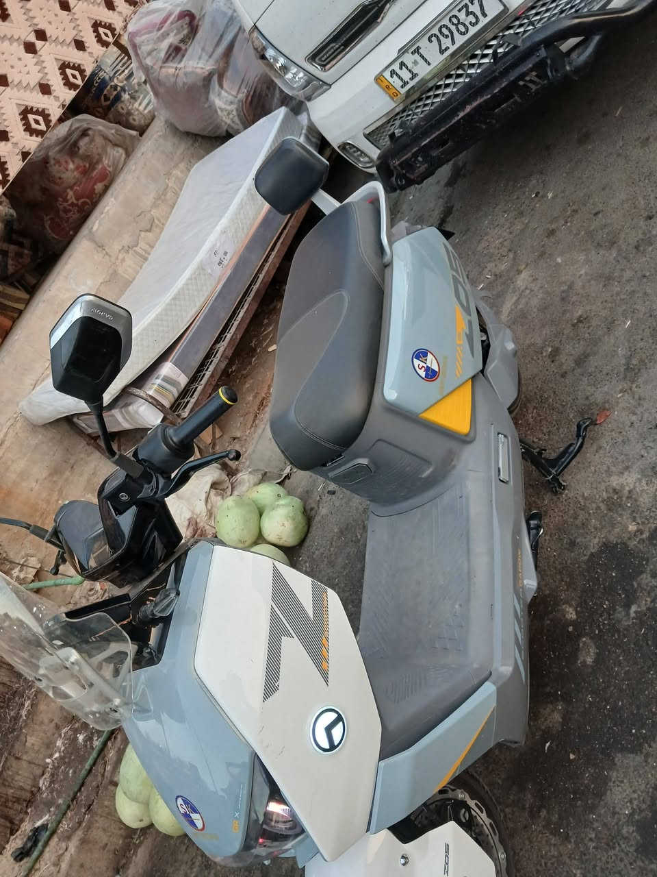دراجة شحن موديل ٢٦ باسبورت بطاريات ٦ اكبار مابيهه اي نقص جديده *********** سعر ١١٠٠ بيهه مجال بصيط
