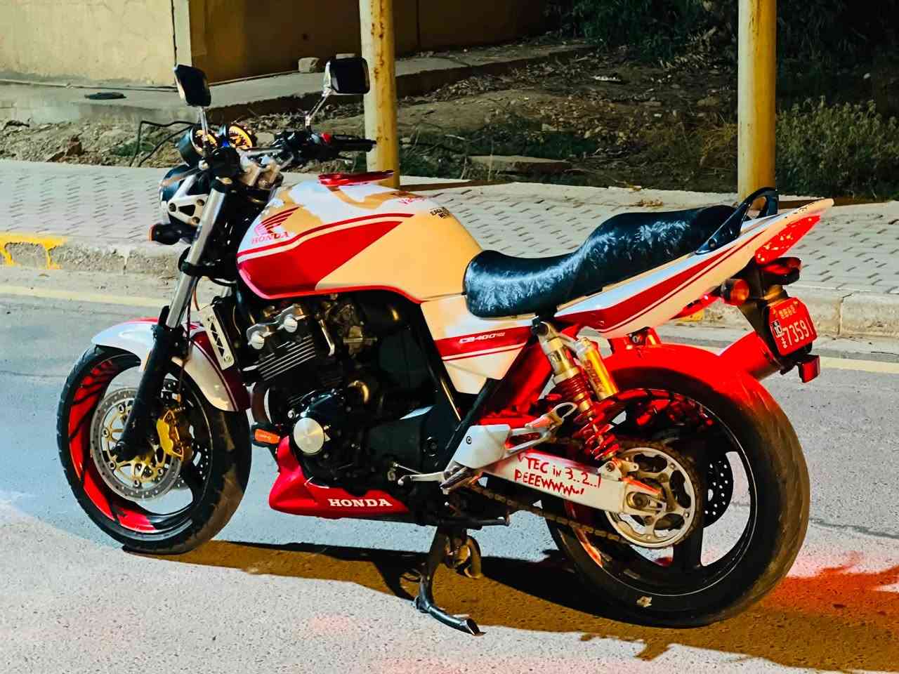 السلام عليكم خواتي بطحه هونده2006 للبيع دراجه شحجي بحقها قليل دراجه بعدها جديده حيل وكلشي ما ناقصها كامله من كل النواحي دراجه بمعنه الكلمه جديده وحيل حلوه وكلها بلادي وانطيك بيها شرط كلها  سعر (22) وبيها مجال للستفسار*********** دراجه بعدها رمبه الي مو شراي لا يتعبني فدوه وبل عافيه علي ياخذها 🙏🏻 مكان دراجه صلاح الدين
