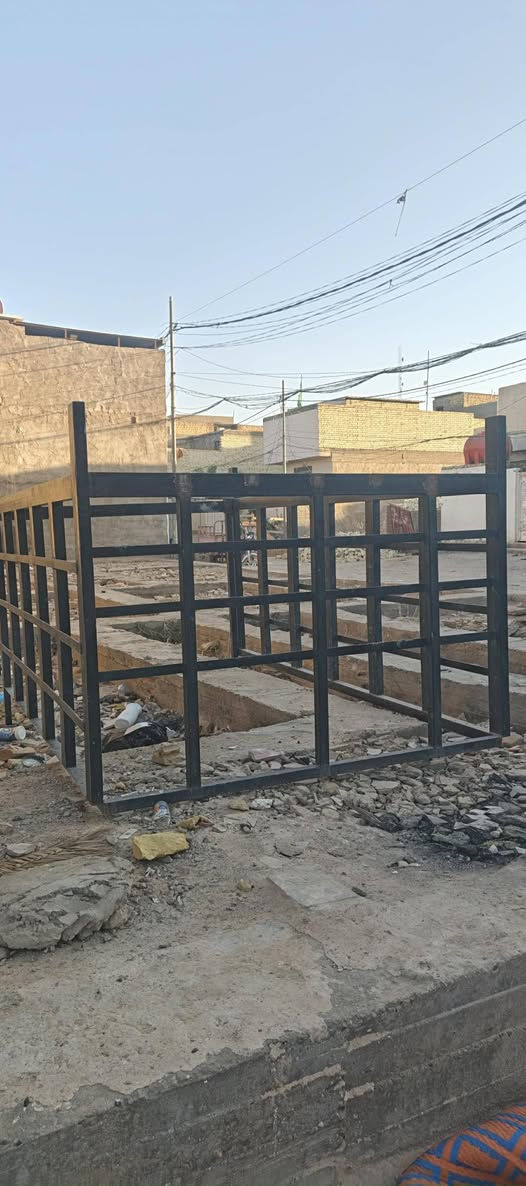 السلام عليكم محجر للبيع نضيف حيل ب150 وبي مجال قليل الشراي يتصل *********** مكان نجف

